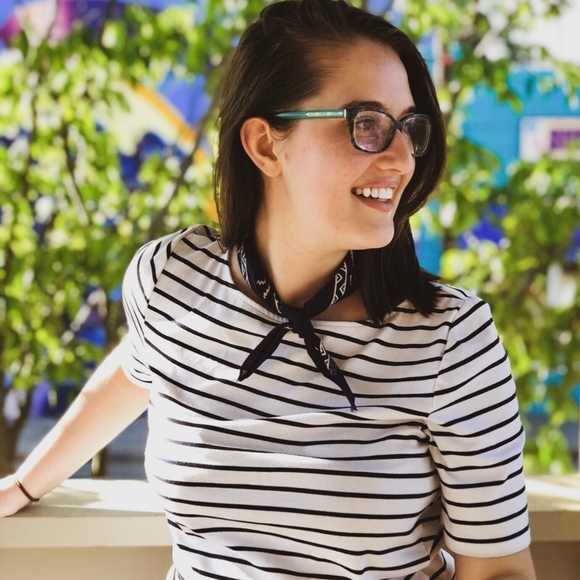 Meet your Posher, Leah - Picture 1 of 2